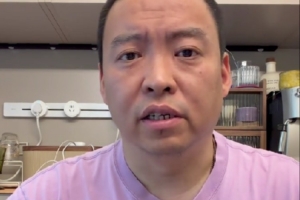 解说：米奇刚开始就犯错 不应该用文班去防唐斯 应该防哈特