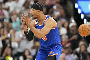 放我外线？哈特首节4中3得到8分3板&三分3中2 得分全队最高