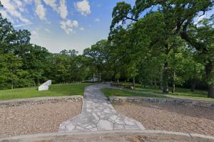 太阳报：英格兰训练基地紧邻当地一个约会圣地，夜晚经常有人偷情