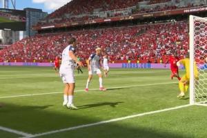 波黑后卫再献门线解围！奥卢瓦塞伊小禁区内头球攻门，卡蒂奇救险