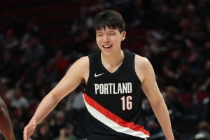 NBA官方：祝贺开拓者队的杨瀚森21岁生日快乐