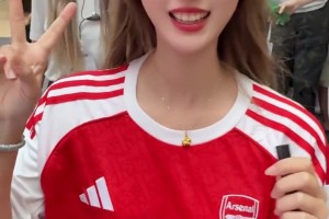 皮雷广州行，阿森纳美女球迷要到亲签球衣视频封面